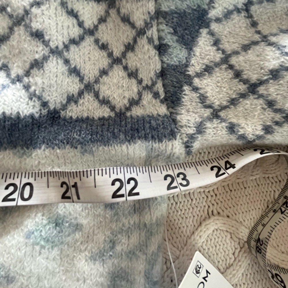 New! Pacsun Women's White and Blue Patterned Winter Sweater Cropped Medium - Picture 10 of 15